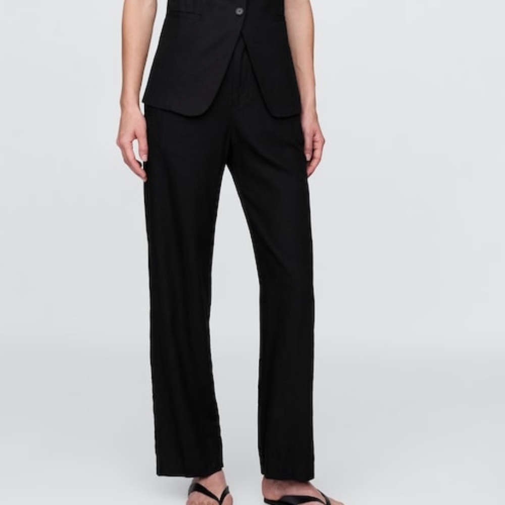 GAP- Women’s Black Cotton Flat Front Khaki Pants.